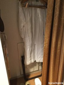 つるさがったガウン