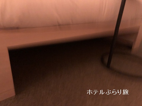 ベッド下のスペース